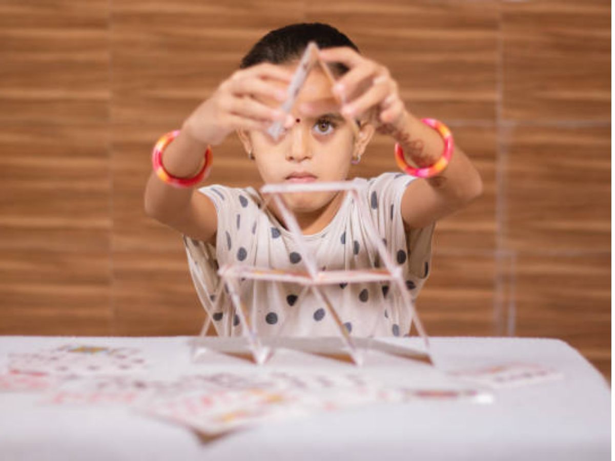 Exceptionally Intelligent ...तर तुमची मुलं ही आईनस्टाईन! 7 लक्षणांवरुन ओळखा; 7 Signs Your Kid is ...