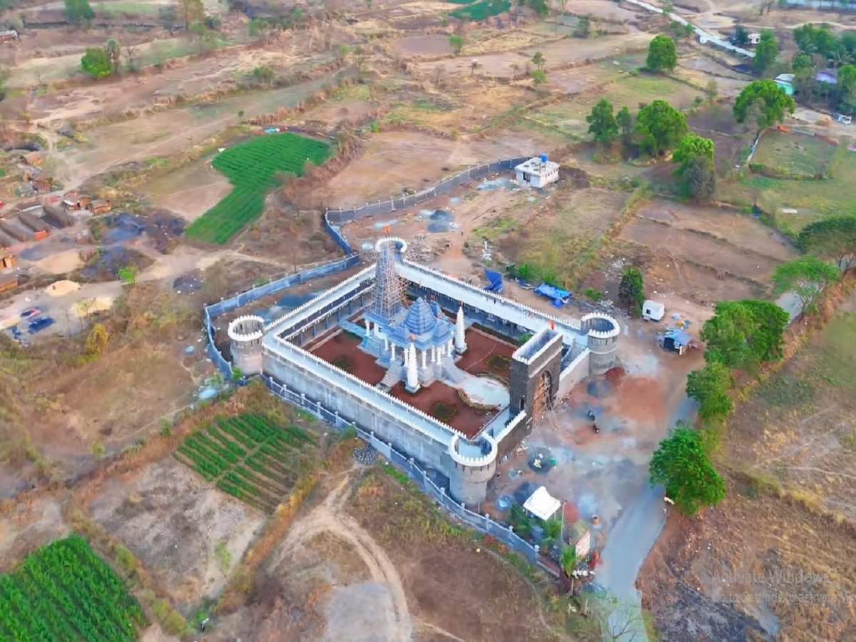 छत्रपती शिवाजी महाराज यांचे महाराष्ट्रातील पहिले मंदिर; प्रेरणादायी  पर्यटनस्थळ title=