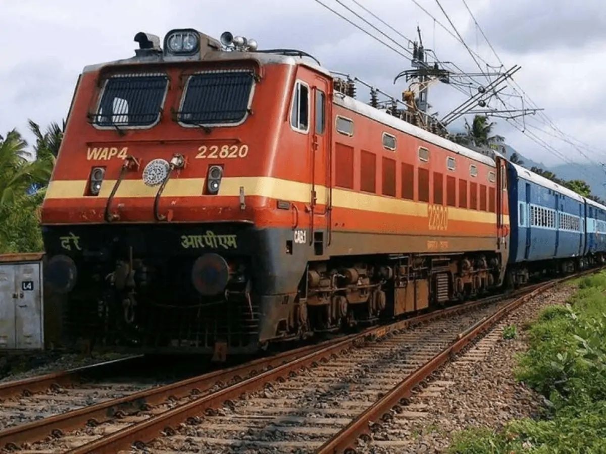 Indian Railway: तात्काळ तिकीट बुकिंग करण्याची वेळ बदलली; जाणून घ्या नवीन Timetable title=