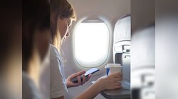 विमानात Flight Mode वर का ठेवतात फोन? पायलटनं सांगितलं खरं कारण