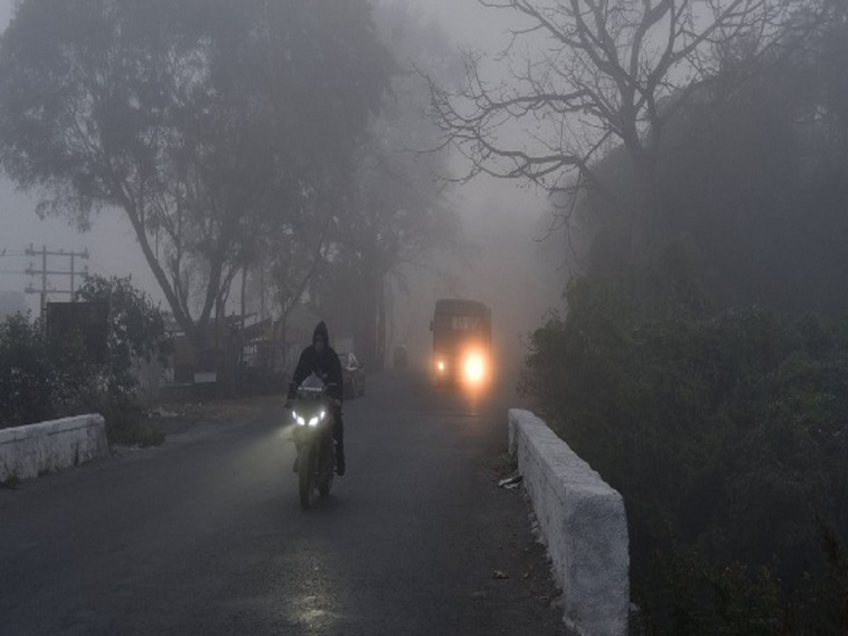 Maharashtra Weather  News : काश्मीरमधील थंडीचा महाराष्ट्रावर कसा होतोय परिणाम? राज्याच्या कोणत्या भागांमध्ये गारठा आणखी वाढणार?  title=