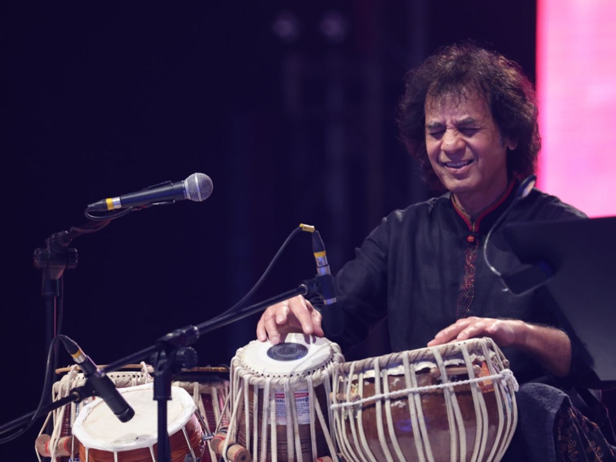 Zakir Hussain: तबलावादक न्हवे तर उस्ताद झाकीर हुसेन यांना 'या' क्षेत्रात करायचे होते करियर title=