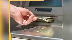 लॉटरी की फ्रॉड? ATM मधून 500 रुपये काढले, बॅलेन्स चेक केला तर 876500000 रुपये!