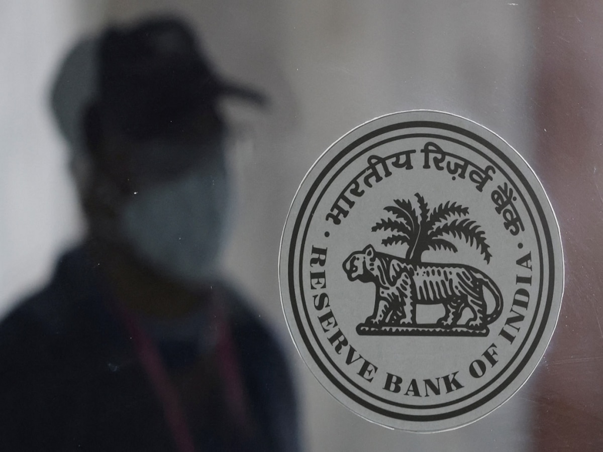 कर्जमाफी, मोफत पैसे वाटप योजना भविष्यासाठी धोकादायक? RBI चिंता व्यक्त करत म्हणाली, 'भारताच्या आर्थिक...' title=