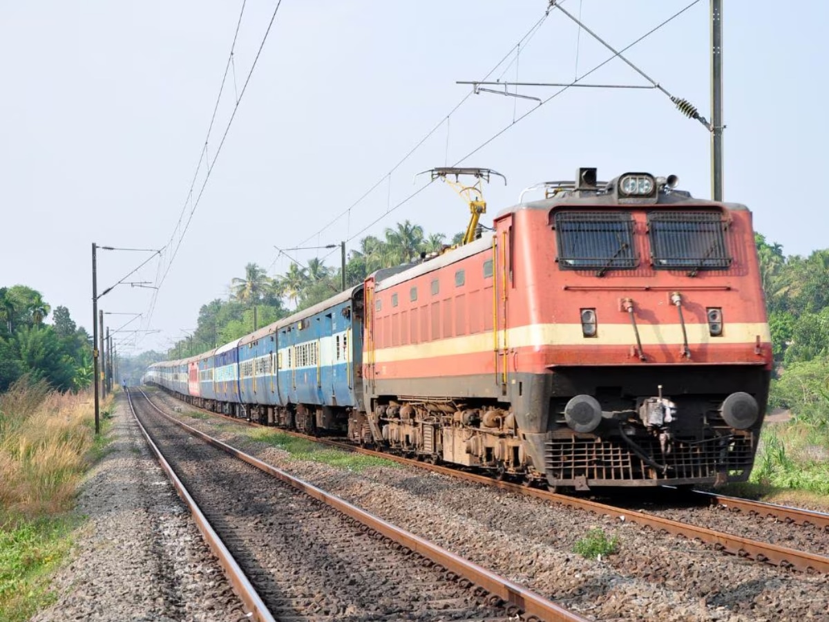 Indian Railway important Rules of loud noise middle berth and luggage