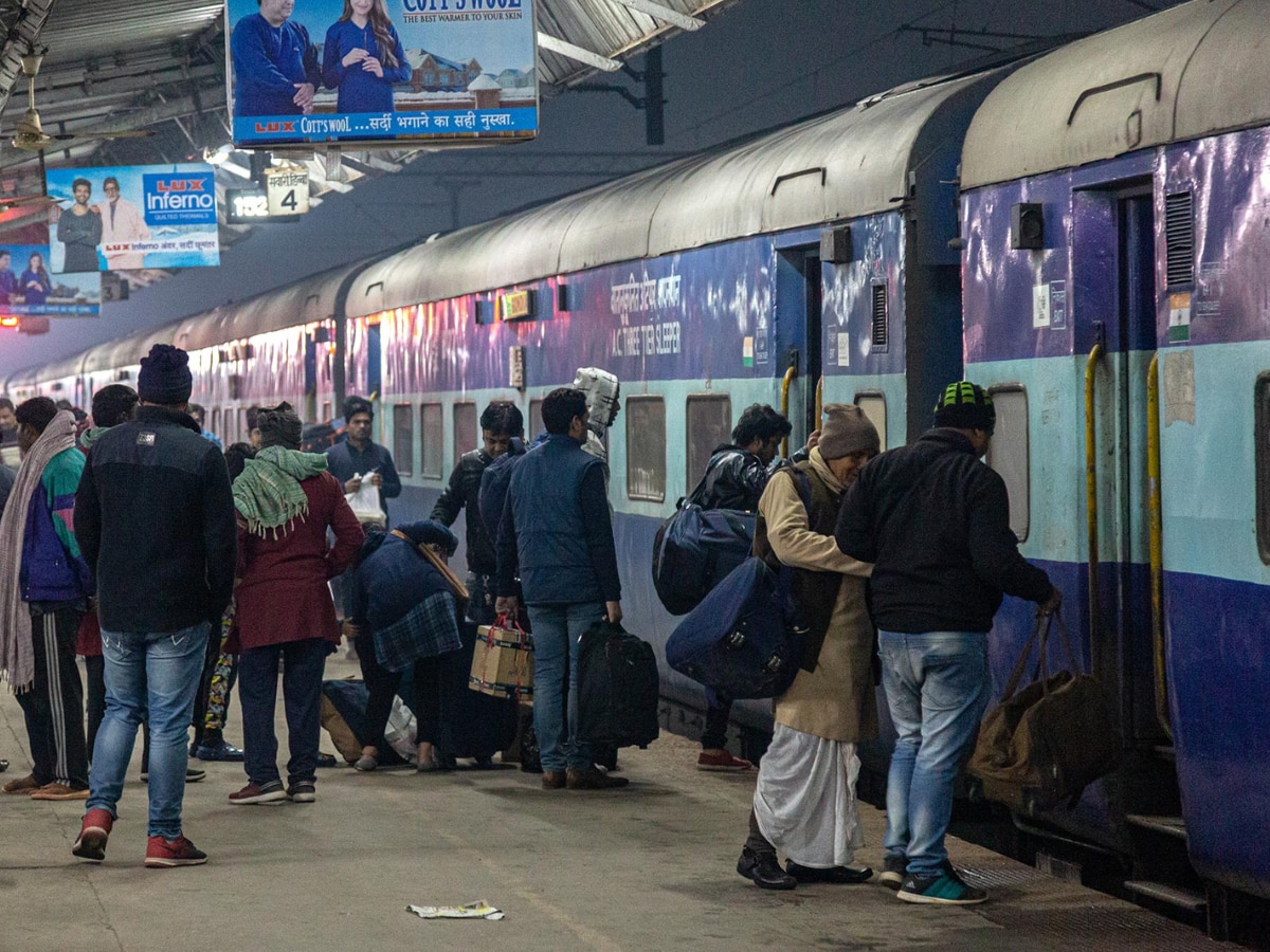 Indian Railway important Rules of loud noise middle berth and luggage