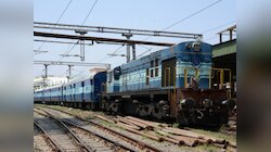 Sarkari Naukri : भारतीय रेल्वेमध्ये हजारो पदांवर नोकरीची संधी; पद, पगार, सुट्ट्या आणि सुविधा सर्वकाही मिळणार... 