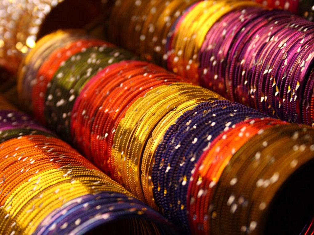 Reasons why women wear bangles know more