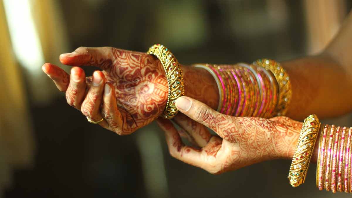 Reasons why women wear bangles know more