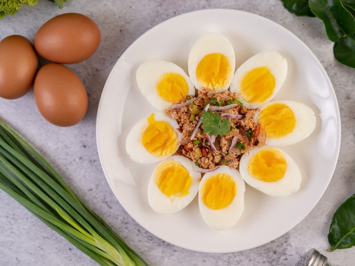 Health tips in marathi include boiled eggs in your diet for breakfast