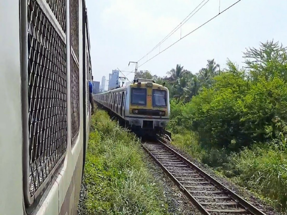 महाराष्ट्रात चाललंय काय? नवी मुंबईत पोलिस हेड कॉन्स्टेबलची हत्या करुन धावत्या लोकल समोर फेकले title=