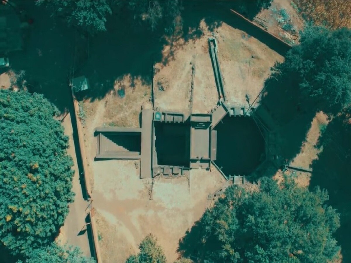 महाराष्ट्रातील 110 फूट खोल विहीरीत गुप्त राजवाडा; 300 वर्षात एकदाही आटले नाही या विहीरीचे पाणी