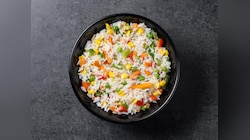 Fried Rice Recipe: रात्रीचा भात उरलाय? त्यापासून बनवा रेस्टॉरंट स्टाईल फ्राईड राईस, जाणून घ्या सोपी रेसिपी   
