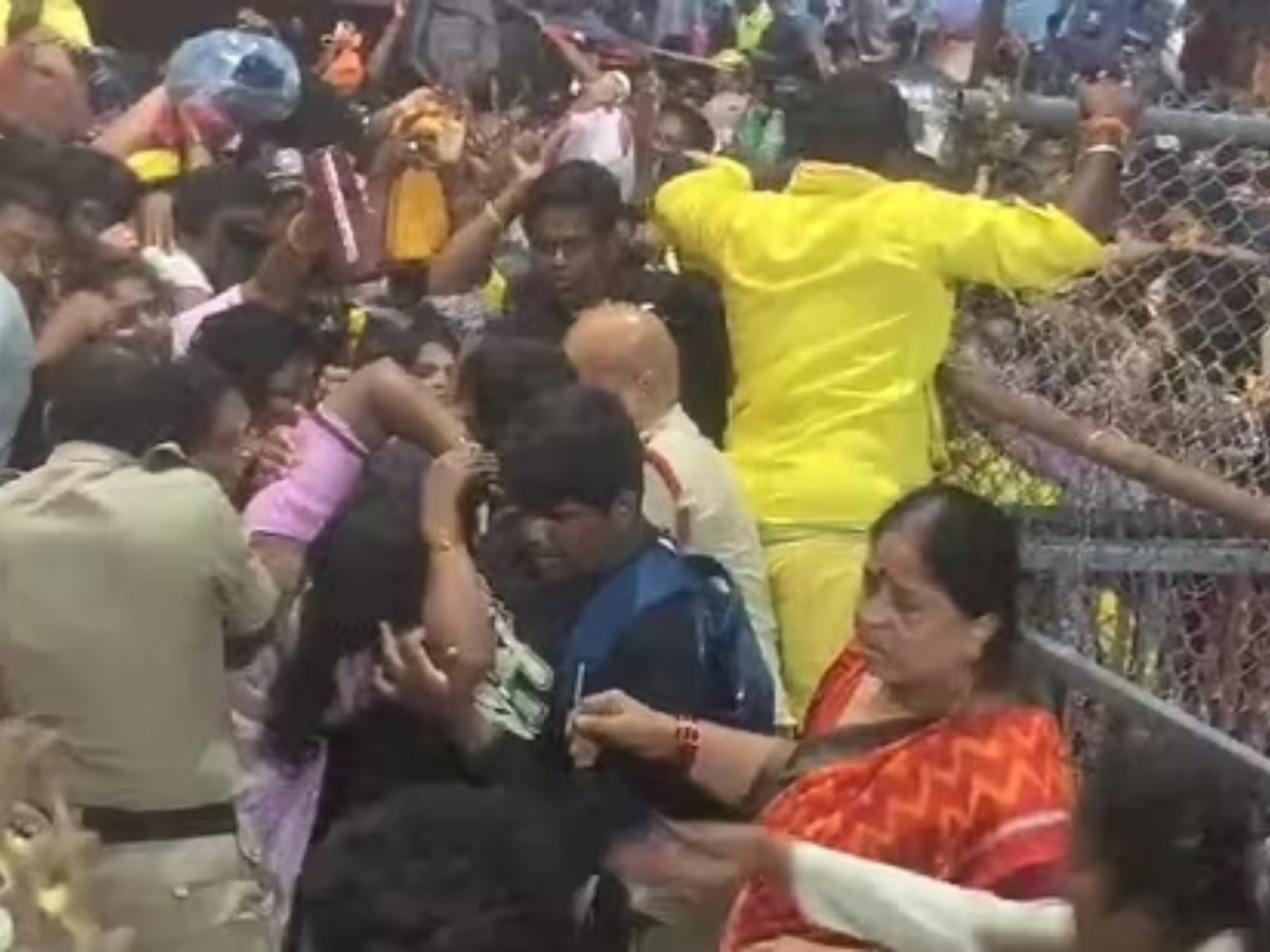 Tirupati Stampede: तिरुपती मंदिरात टोकन काढताना चेंगराचेंगरी, सात भाविकांचा मृत्यू; अनेकजण जखमी title=