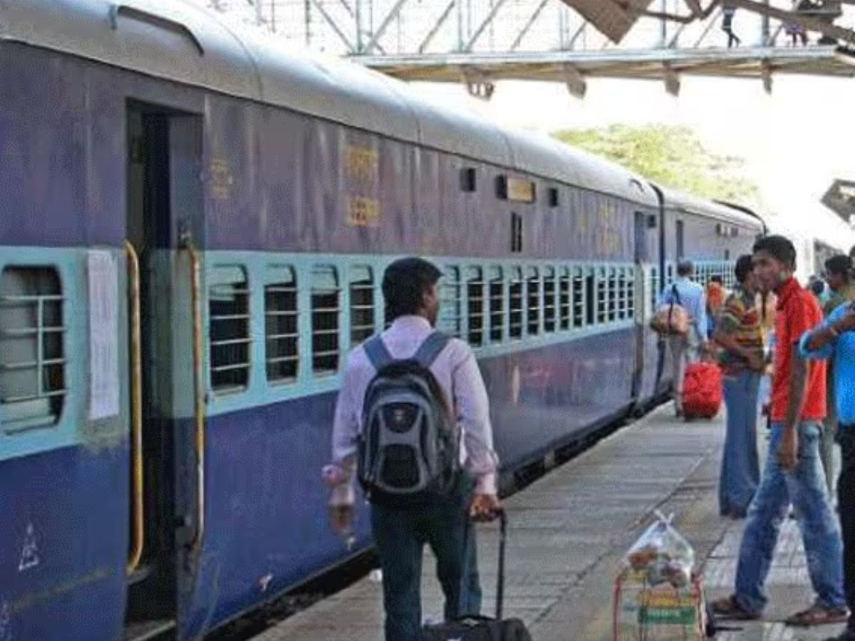 Indian Railway Rules: रेल्वेनं प्रवास करताना अचानक निधन झाल्यास भरपाई मिळते का? काय आहे रेल्वेचा नियम title=