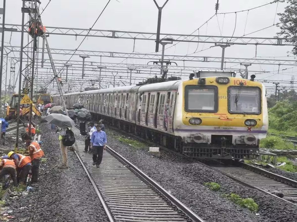 रविवारी घराबाहेर पडताय? मध्य आणि पश्चिम रेल्वेवर मेगाब्लॉक, लोकलचे वेळापत्रक पाहून घ्या title=