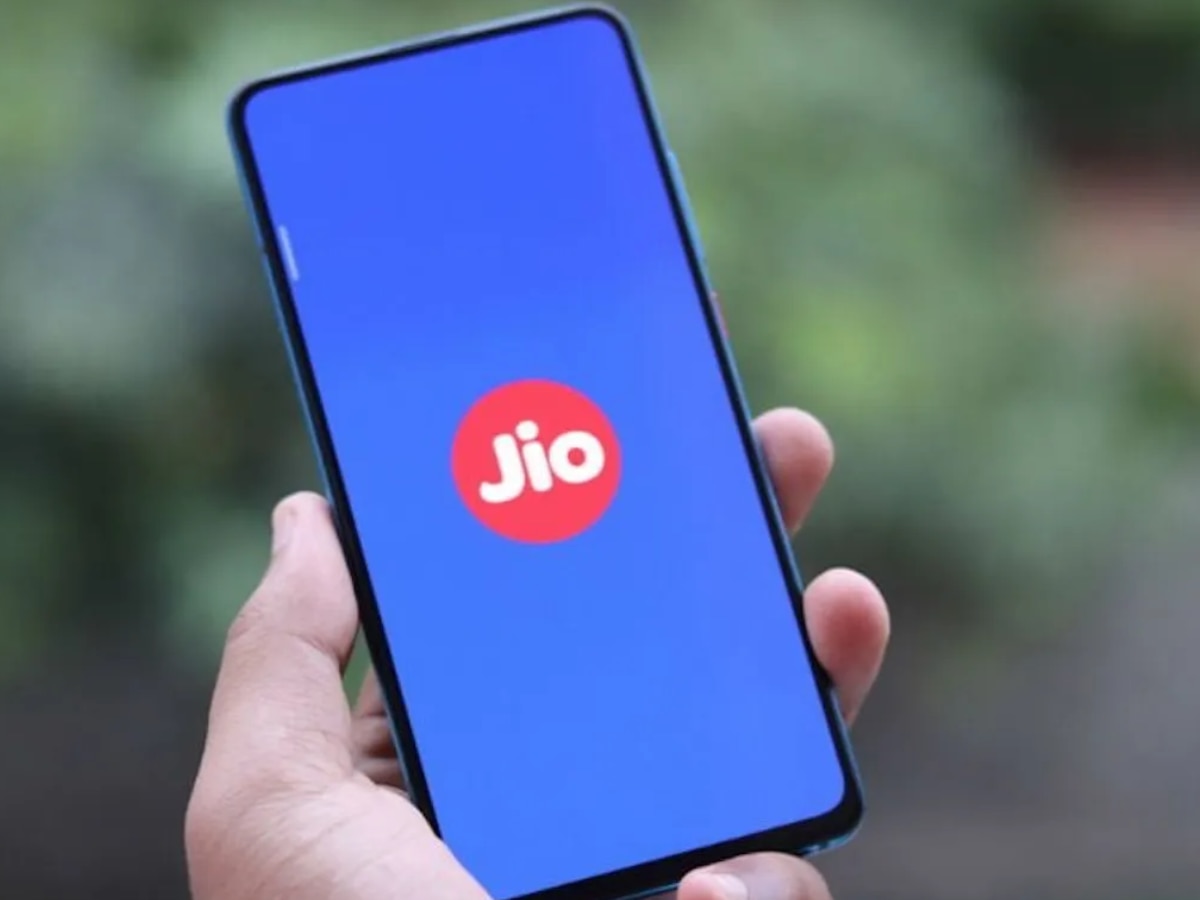 Jio Launches most Affordable Plan 49 competition with Airtel VI rupees Tech Marathi news