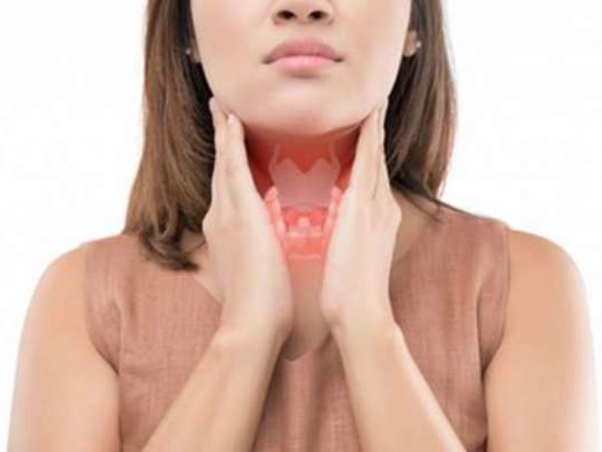 'ही' Thyroid सारखी लक्षणे तुम्हालाही जाणवतात का? याकडे दुर्लक्ष करणे पडेल महागात title=