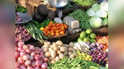 गृहिणींना दिलासा! वाटाणा, गाजर,फ्लॉवरचे दर नियंत्रणात, जाणून घ्या मंडईतील भाव