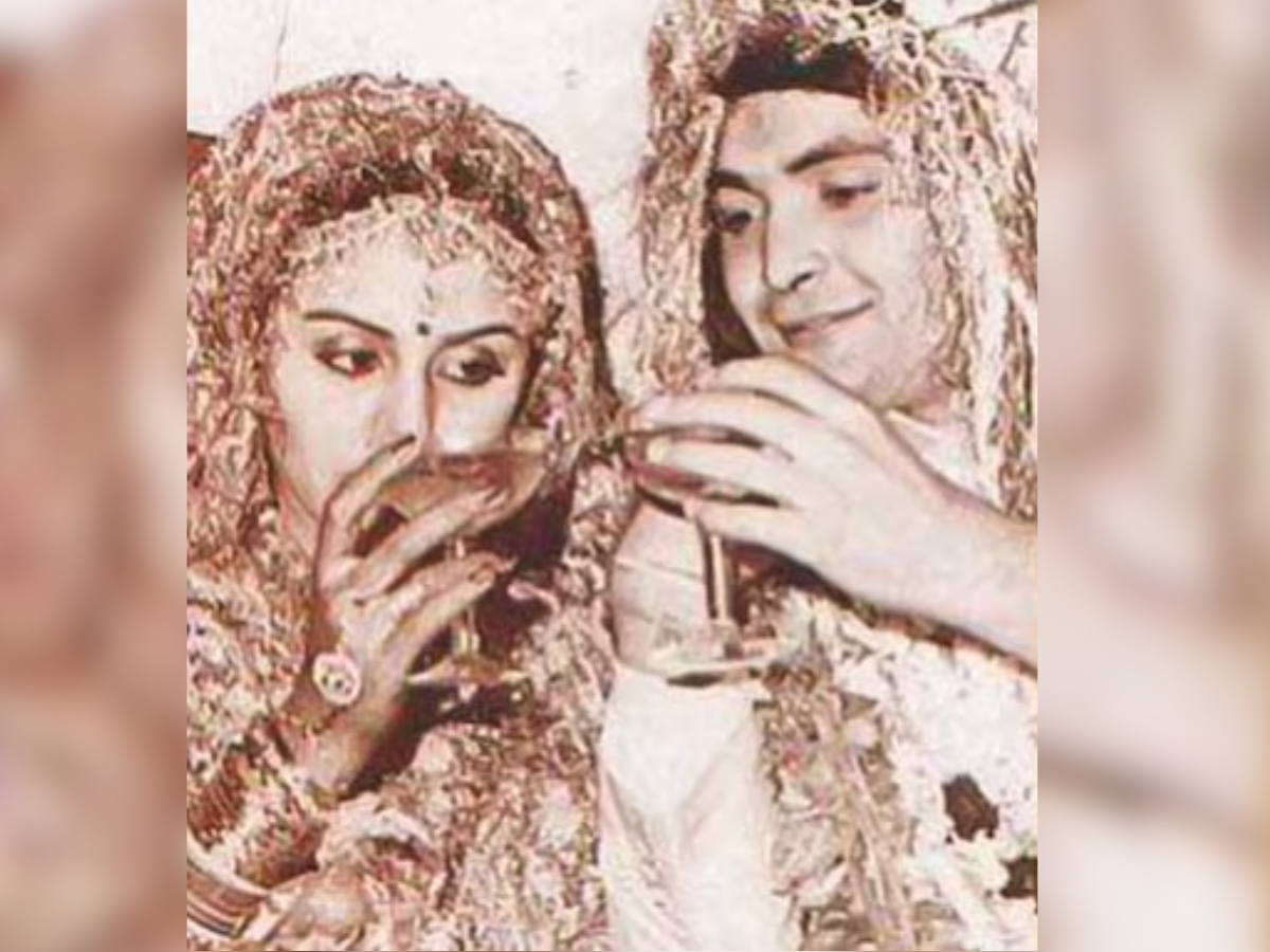 'लग्नात आम्ही दोघं बेशुद्ध पडलो होतो, नंतर ब्रँडी पिऊन...', नीतू कपूर यांनी लग्नाच्या 45 वर्षांनी केला खुलासा 'लग्नात आम्ही दोघं बेशुद्ध पडलो होतो, नंतर ब्रँडी पिऊन...', नीतू कपूर यांनी लग्नाच्या 45 वर्षांनी केला खुलासा