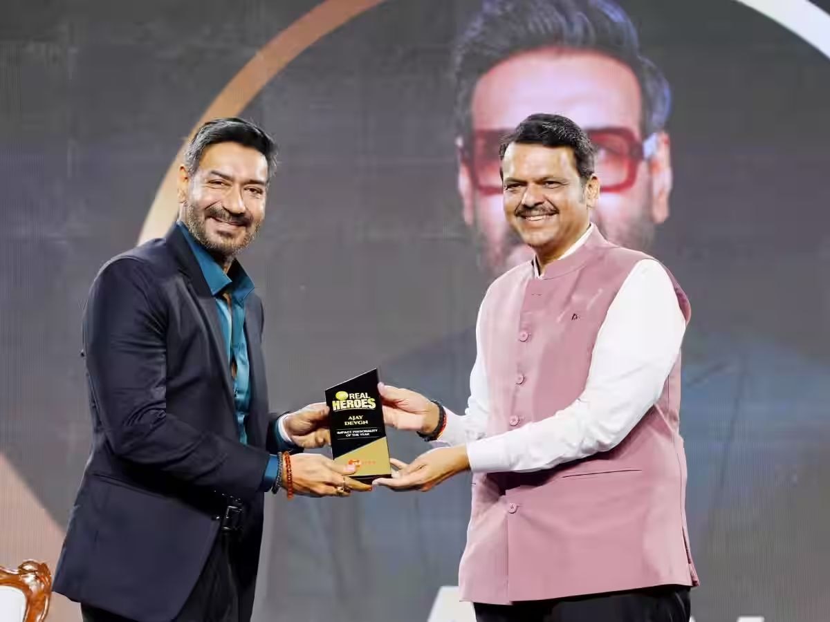 Zee Real Heroes Awards 2024: 'इम्पॅक्ट पर्सनॅलिटी ऑफ द ईयर' अवॉर्डचा मानकरी ठरला अजय देवगण title=