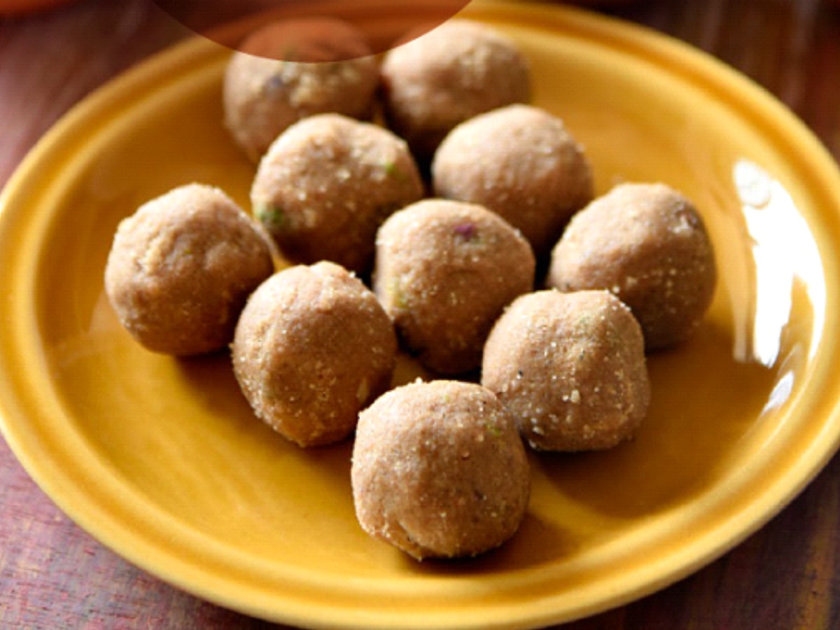 Mixed Grain Ladoo: हिवाळ्यात फायदेशीर ठरतील मिश्र धान्याचे लाडू; जाणून घ्या सोपी Recipe  title=