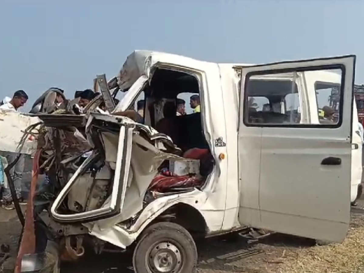 Pune Narayangaon Accident: ओव्हरटेकच्या मोहापायी 9 जणांनी गमावले प्राण; पुण्यात विचित्र अपघात  title=