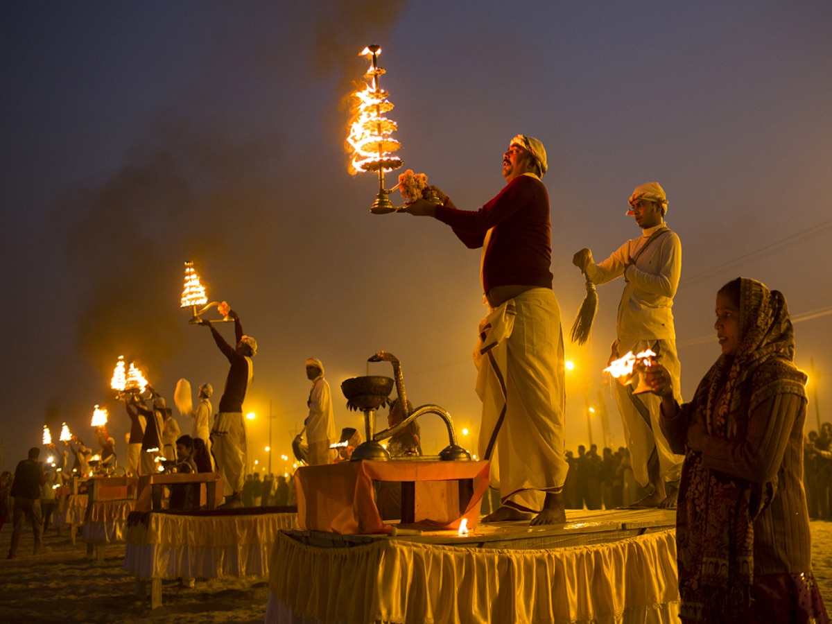 शॉर्ट नोटीसवर महाकुंभचा प्लॅन करताय? जाणून घ्या A to Z माहिती; खर्च, प्रवास... title=