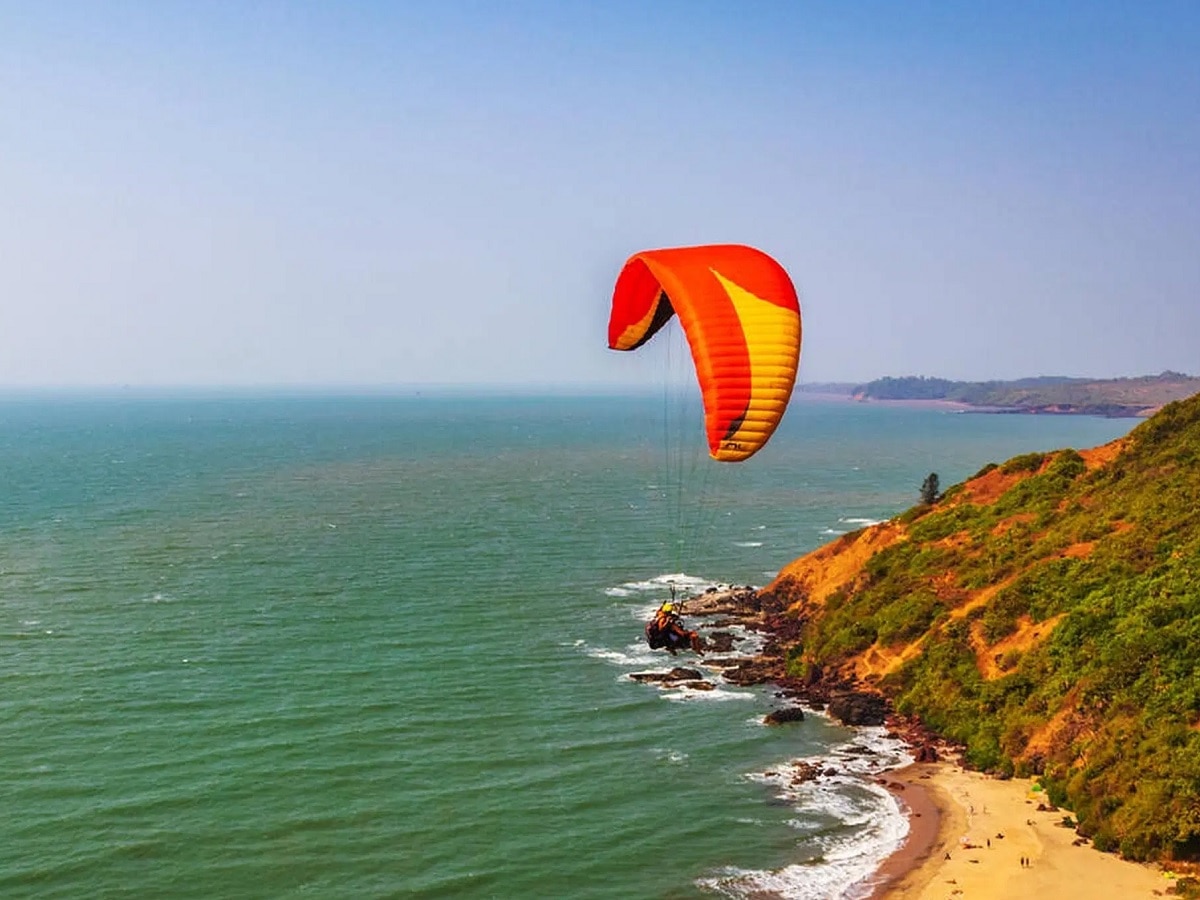  पुण्यातील तरुणीचा गोव्यात धक्कादायकरित्या मृत्यू; हवेत उडणाऱ्या पॅराशूटचा दोर तुटला आणि...   title=