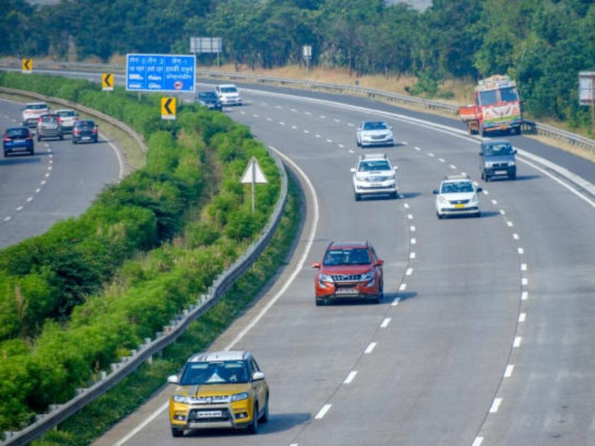 मुंबई-पुणे एक्स्प्रेस वेवरुन प्रवास करताय; तीन दिवस 'या' वेळेत महामार्ग बंद, असे असतील पर्याय मार्ग मुंबई-पुणे एक्स्प्रेस वेवरुन प्रवास करताय; तीन दिवस 'या' वेळेत महामार्ग बंद, असे असतील पर्याय मार्ग