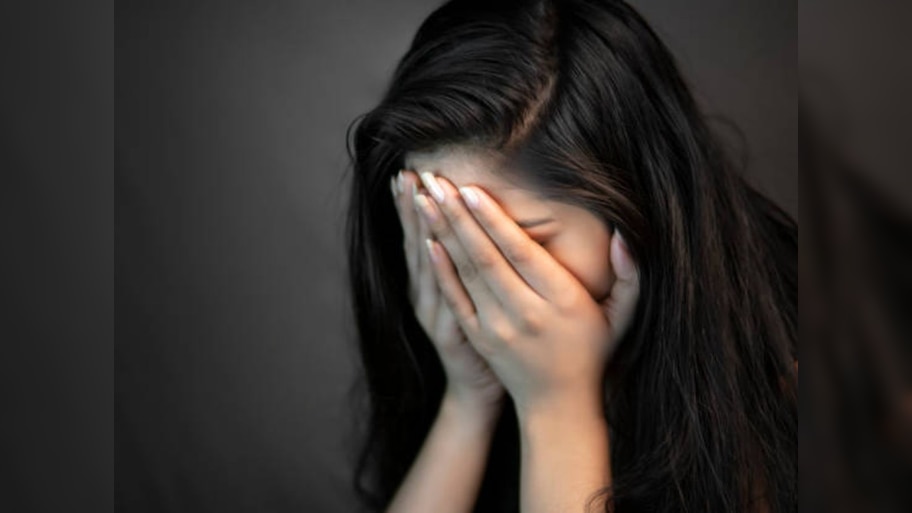 Benefits of Crying : रडणं देखील चांगलं असतं, डोळ्यातून ओघळणाऱ्या अश्रूंचे काय फायदे? 