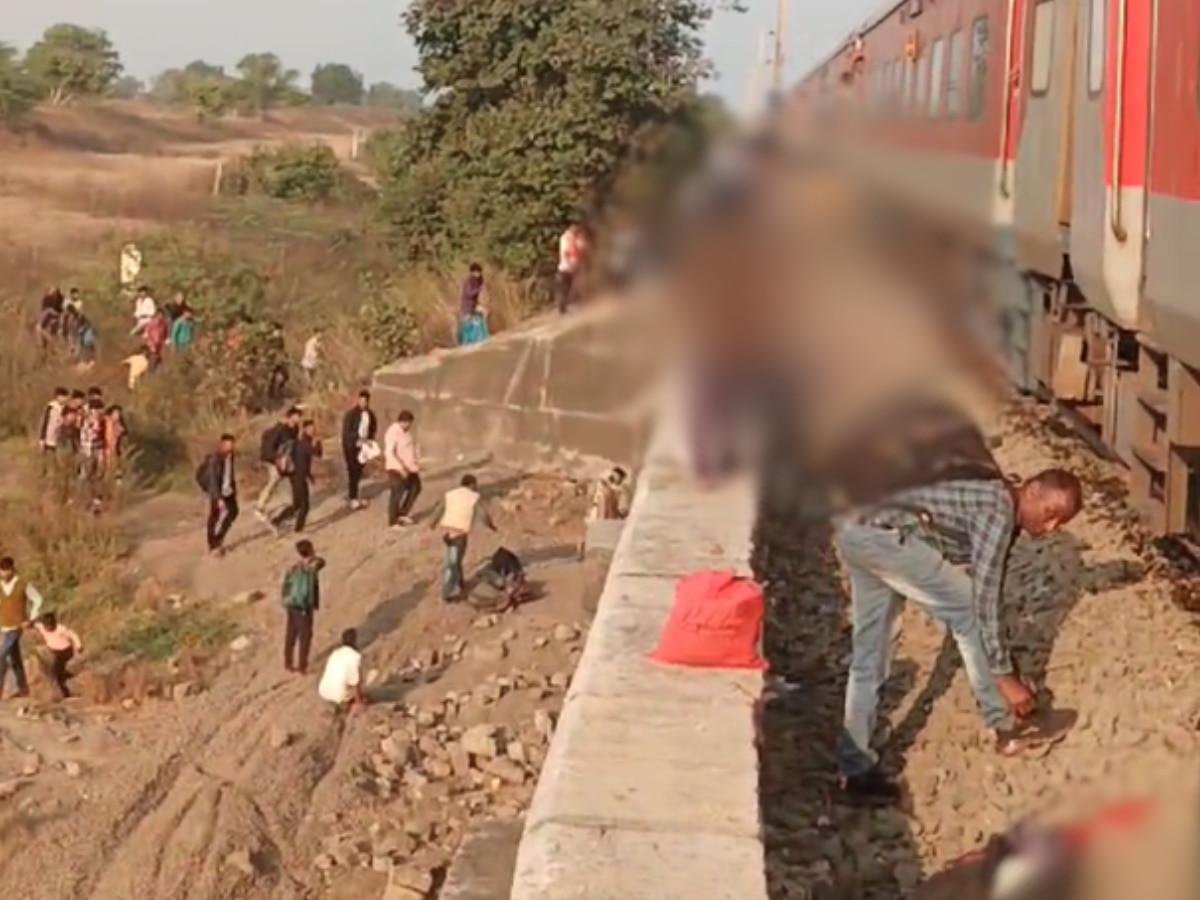 Jalgaon Pushpak Express train incident Photos Indian Railways Accident