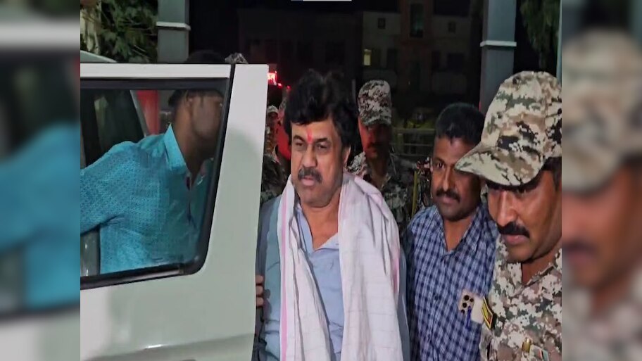  वाल्मिक कराडचा पाय आणखी खोलात? संपत्तीबाबत SIT मोठा निर्णय घेण्याच्या तयारीत