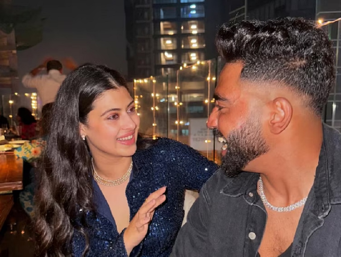 आशा भोसलेंची नात 'या' भारतीय क्रिकेटरला करतीये डेट? बर्थ-डे पार्टीमधील फोटो व्हायरल आशा भोसलेंची नात 'या' भारतीय क्रिकेटरला करतीये डेट? बर्थ-डे पार्टीमधील फोटो व्हायरल