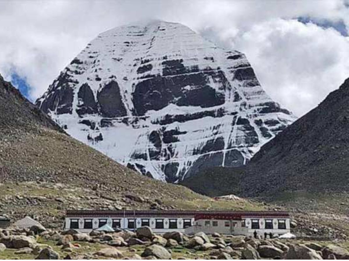 हर हर महादेव! तब्बल 5 वर्षांनंतर पुन्हा सुरू होणार कैलास मानसरोवर यात्रा, थेट विमानाने जाता येणार title=