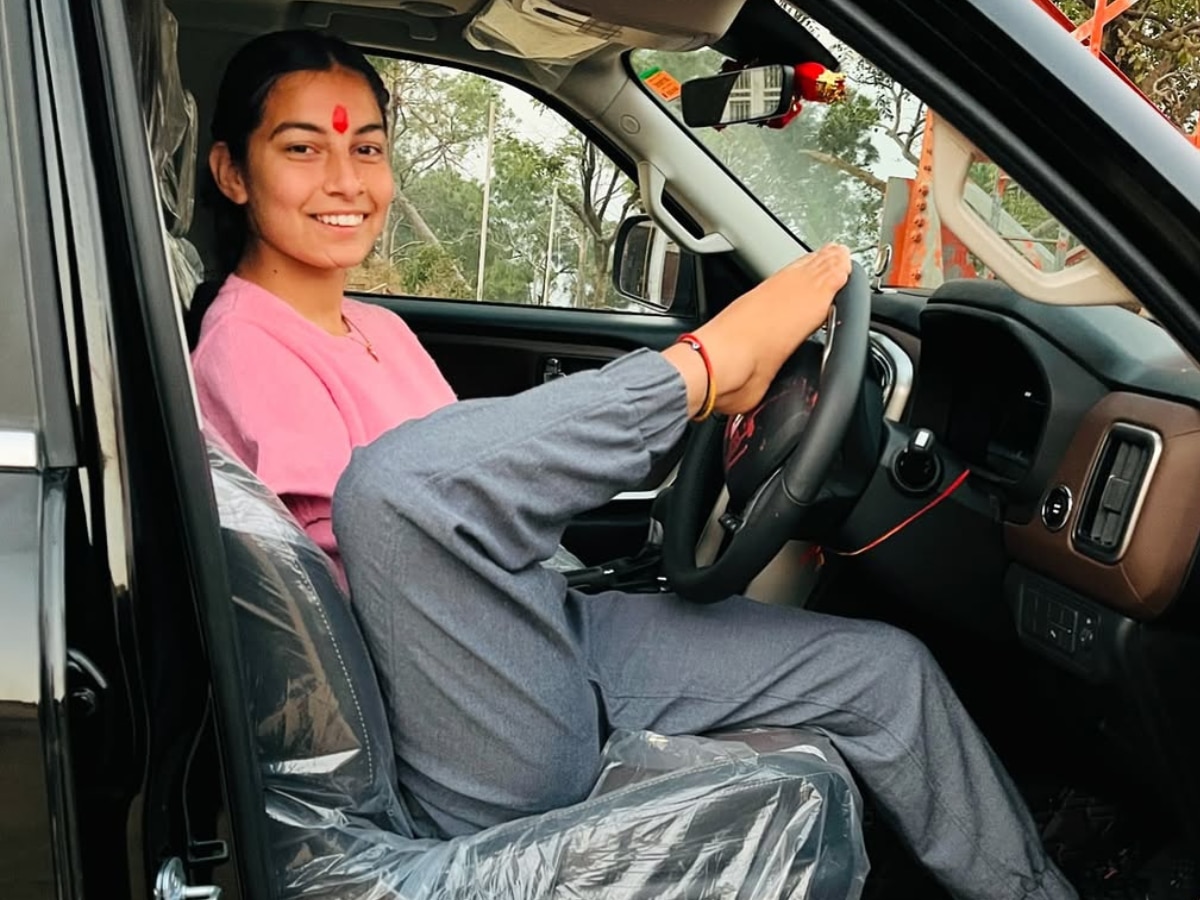 Anand Mahindra Gift Socrpio to Paralympian Sheetal Devi