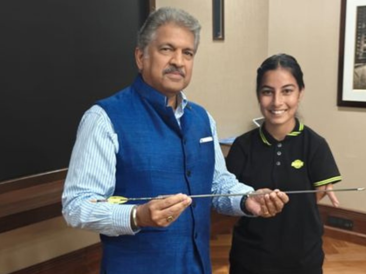 Anand Mahindra Gift Socrpio to Paralympian Sheetal Devi