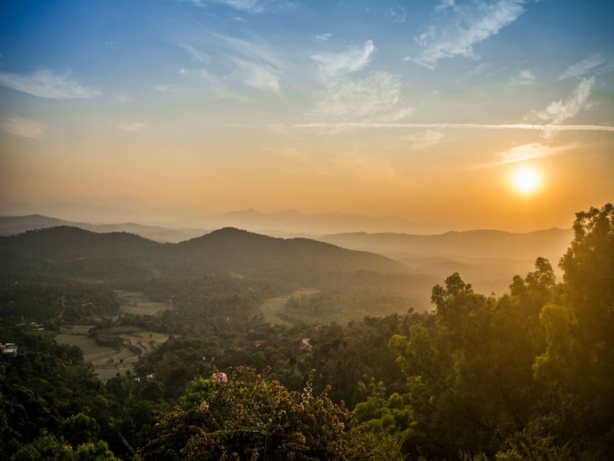 उत्तरेकडे हिमवृष्टी, राज्यात मात्र पाऊस- गारपीटीची शक्यता; पुढील 24 तासांत नेमकं काय होणार? title=