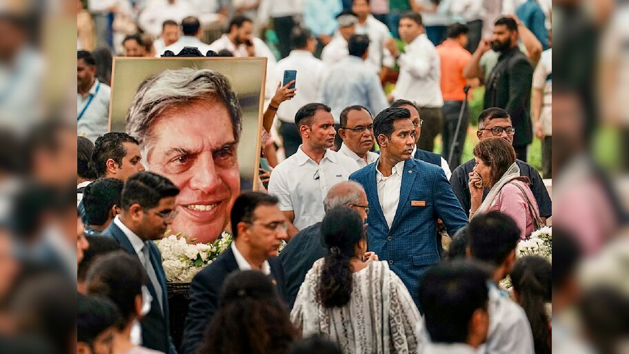 रतन टाटांच्या मृत्यूपत्राने भुवया उंचावल्या, अज्ञात व्यक्तीच्या नावे 500 कोटींची संपत्ती; कोण आहेत मोहिनी मोहन दत्ता?