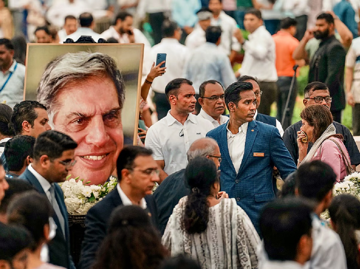 रतन टाटांच्या मृत्यूपत्राने भुवया उंचावल्या, अज्ञात व्यक्तीच्या नावे 500 कोटींची संपत्ती; कोण आहेत मोहिनी मोहन दत्ता? रतन टाटांच्या मृत्यूपत्राने भुवया उंचावल्या, अज्ञात व्यक्तीच्या नावे 500 कोटींची संपत्ती; कोण आहेत मोहिनी मोहन दत्ता?