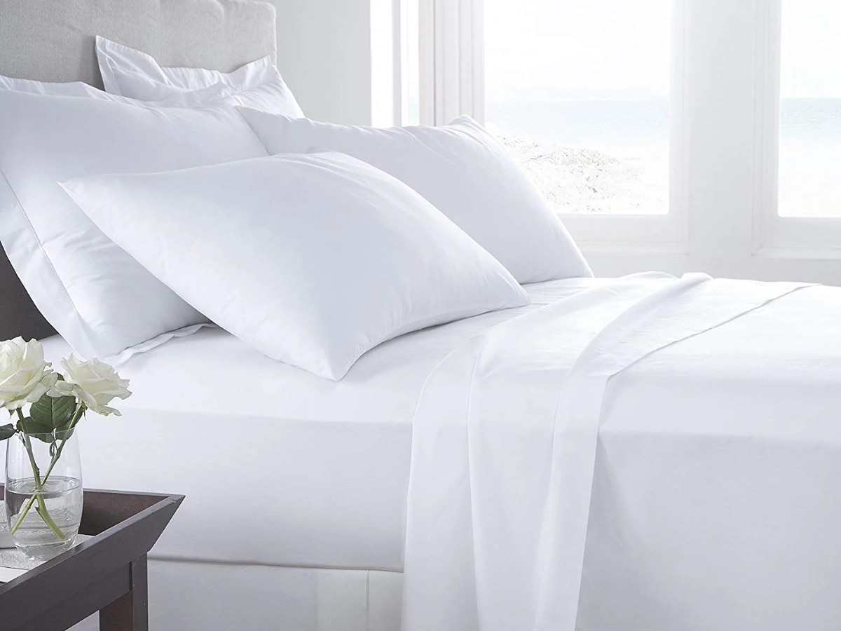 Why hotel room bed sheets is always white Marathi News