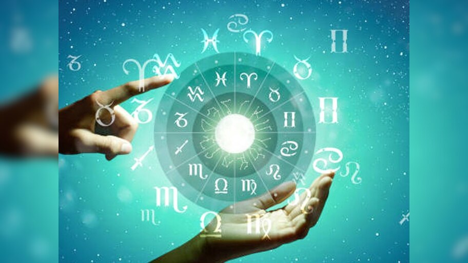 Horoscope : शशि योगमुळे मेष, वृषभ सह 5 राशींच्या करिअरमध्ये मोठी संधी, होईल धनलाभ 