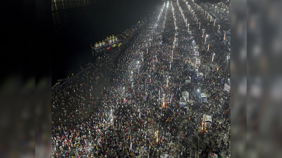 Mahakumbh 2025 : परत जा, परत जा...! महाकुंभला चहूबाजुंनी वाहतूक कोंडीचा वेढा; पोलीस यंत्रणा बेजार 