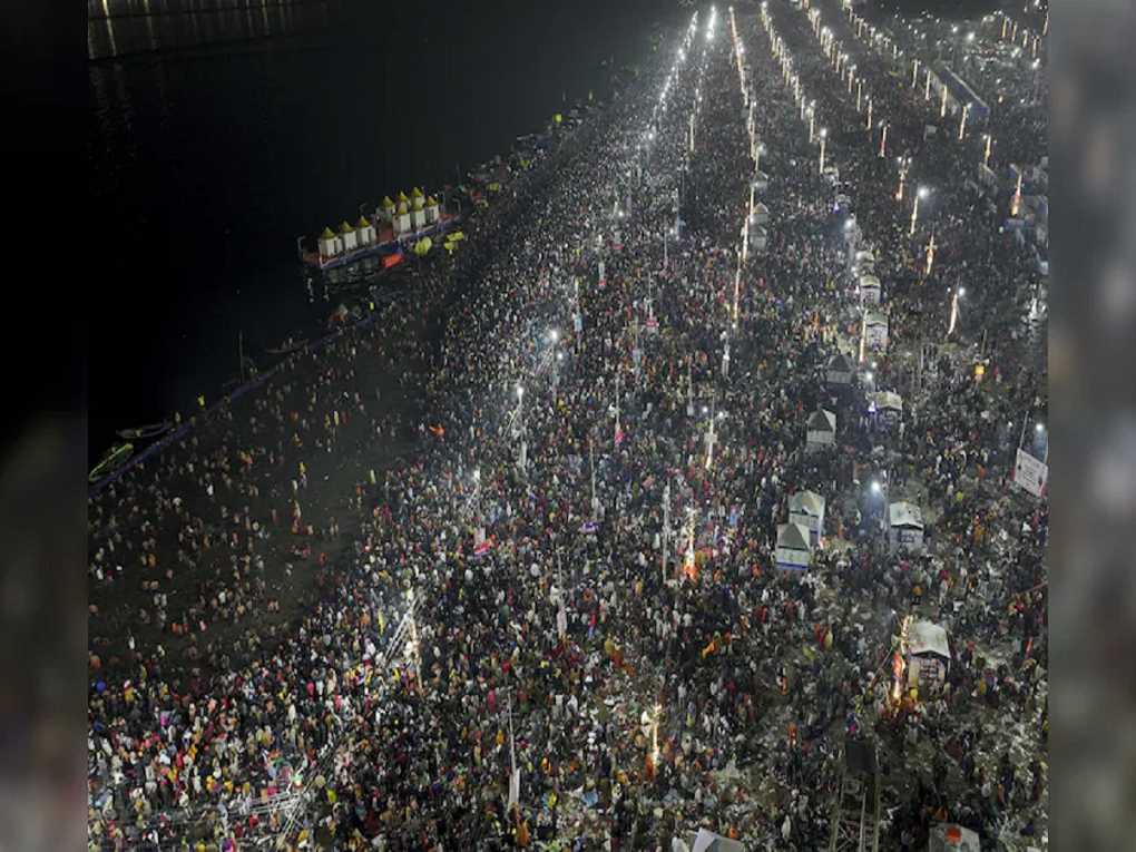 Mahakumbh 2025 : परत जा, परत जा...! महाकुंभला चहूबाजुंनी वाहतूक कोंडीचा वेढा; पोलीस यंत्रणा बेजार Mahakumbh 2025 : परत जा, परत जा...! महाकुंभला चहूबाजुंनी वाहतूक कोंडीचा वेढा; पोलीस यंत्रणा बेजार