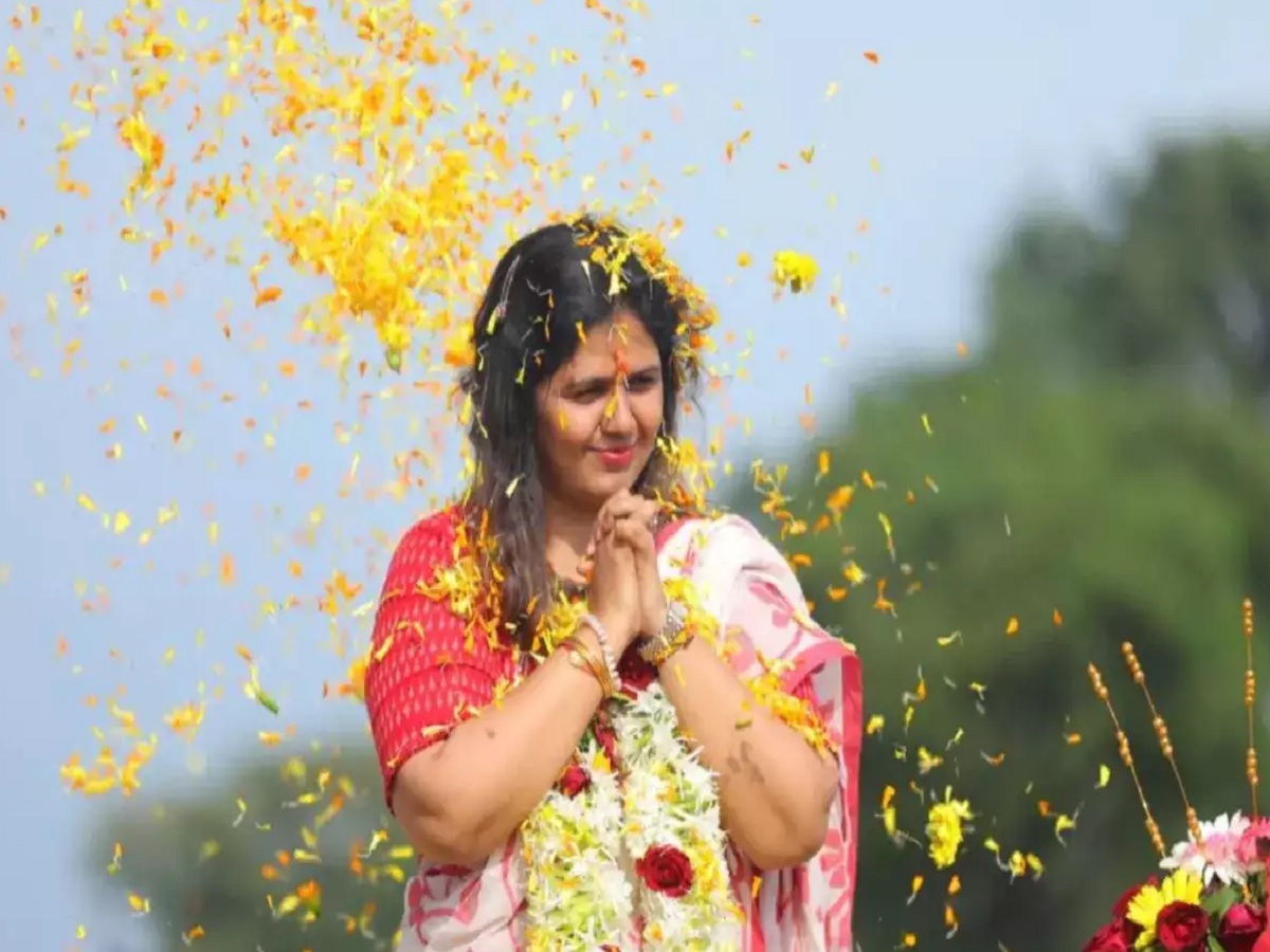 महाराष्ट्रात आणखी एक नवा पक्ष येणार? वेगळा पक्ष काढणार का? पंकजा मुंडे यांचा भर सभेत जाहीर खुलासा महाराष्ट्रात आणखी एक नवा पक्ष येणार? वेगळा पक्ष काढणार का? पंकजा मुंडे यांचा भर सभेत जाहीर खुलासा