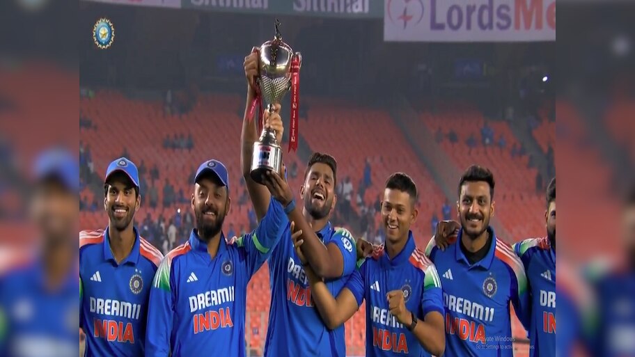 IND vs ENG: भारतीय संघाकडून इंग्लंडची दाणादाण, 34 ओव्हर्समध्ये अख्खा संघ गुंडाळला; क्लीन स्वीप देत मोडला 13 वर्षांचा रेकॉर्ड