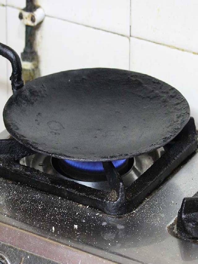 easy and effective way to clean dirty roti making pan tawa