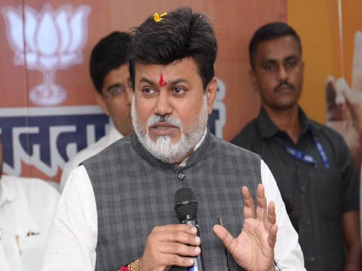 महाराष्ट्रात शिवसेनेचे ऑपरेशन टायगर? रात्री दिल्लीत झालेल्या राजकीय हालचालींबाबत उदय सामंत यांचा खुलासा महाराष्ट्रात शिवसेनेचे ऑपरेशन टायगर? रात्री दिल्लीत झालेल्या राजकीय हालचालींबाबत उदय सामंत यांचा खुलासा
