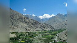 पर्वतांनी वेढलेल्या लडाखमधील 'या' रहस्यमयी गावात गर्भधारणेसाठी येतात परदेशी महिला; कारण जगाला थक्क करणारं 