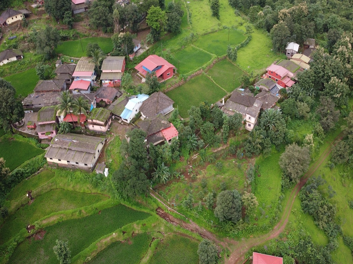 महाराष्ट्रातील या 2 जिल्ह्यात वर्षातून 4 महिने 50 हजारपेक्षा जास्त नेपाळी नागरिक फक्त 'या' कामासाठी येतात title=